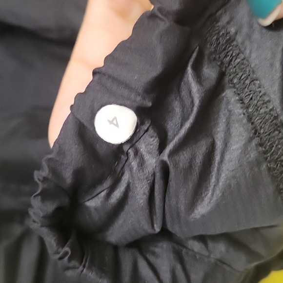 Lululemon crop long sleeve windbreaker - Picture 7 of 8